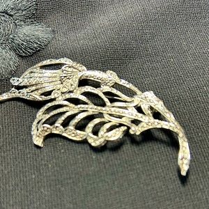 VTG Silver Tone Marcasite Flower Brooch. Unbranded.